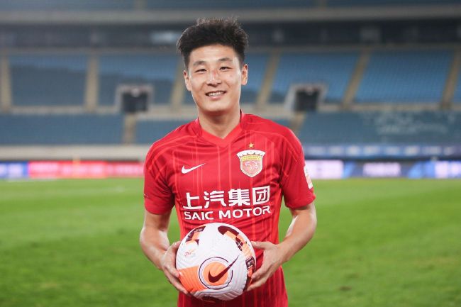拉比奥特的现有合同将在明夏到期，本赛季他为尤文图斯出场15次（1350分钟），贡献2球3助攻。